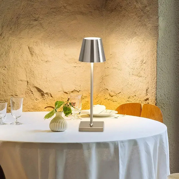 lampe_de_table_lola_argentee_produit_lumiere_dun_soir