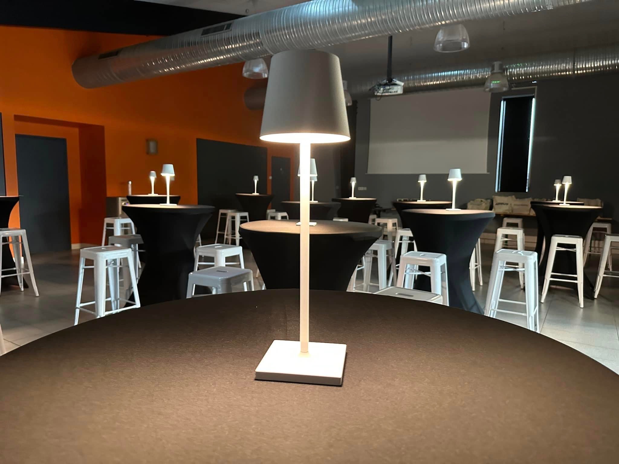Événements Professionnels - Location lampe de table LED sans fil